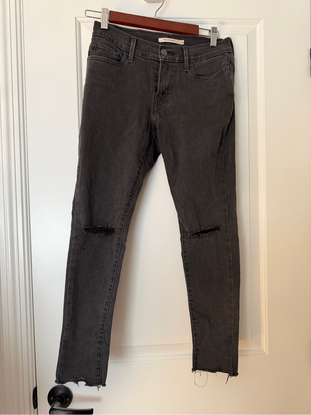 Levi's Skinny Jeans with Knee Distressing
